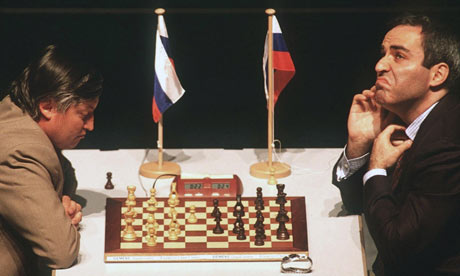Karpov (Izqda) contra Kasparov (Drcha), Frankfurt, año 1999